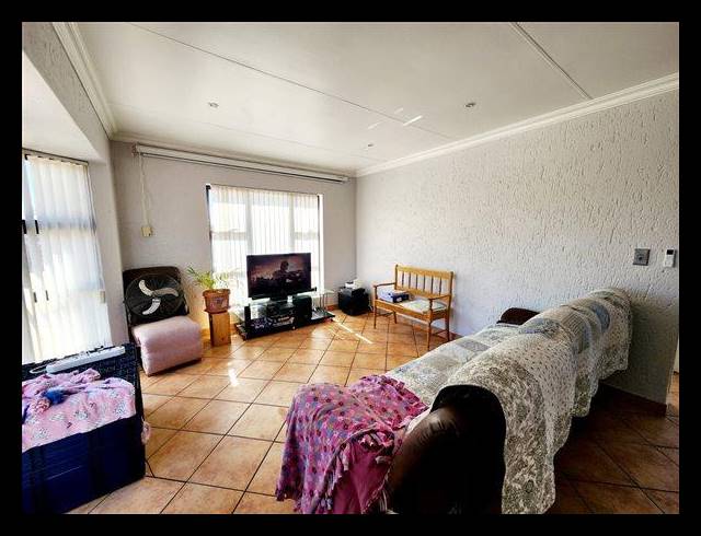 2 BEDROOM TOWNHOUSE FOR SALE IN EVELEIGH